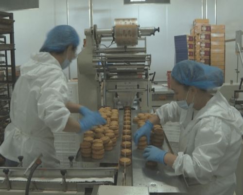 任诚意食品公司 中秋月饼生产忙
